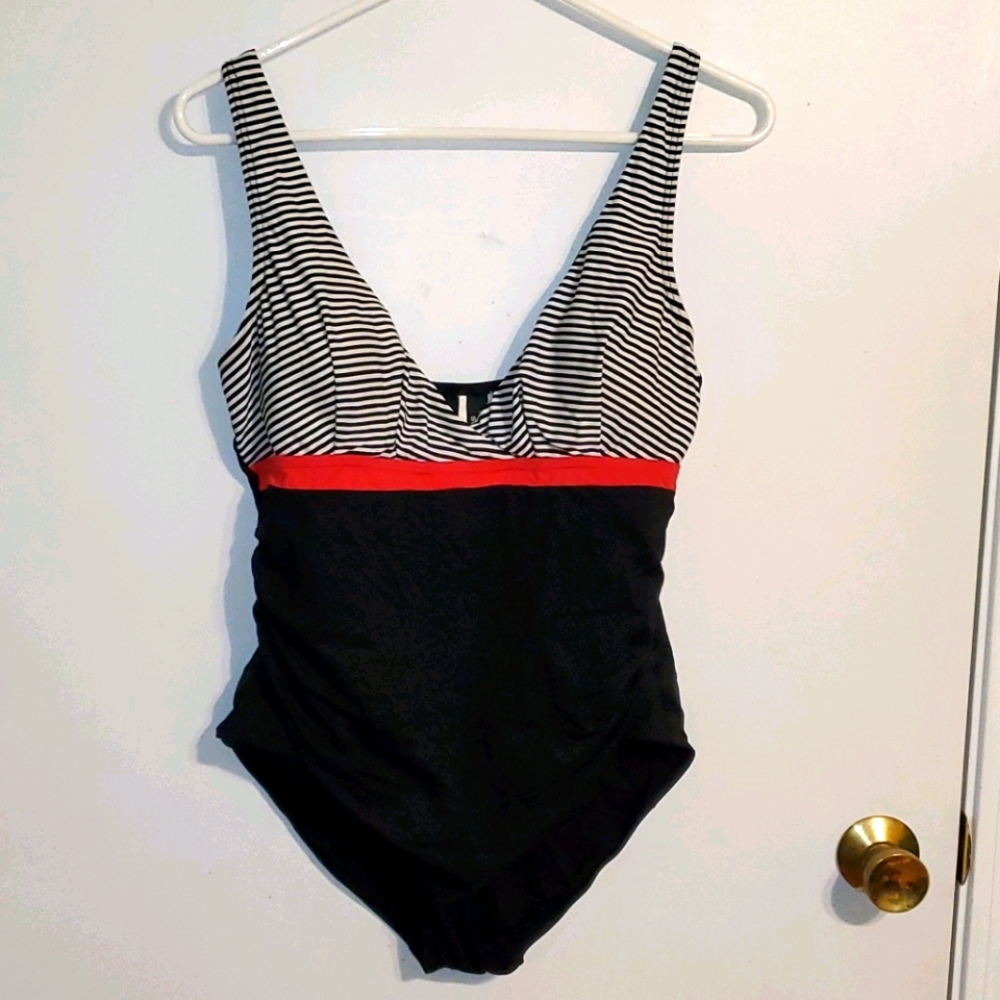 Nitpick women's 10 one piece swimsuit black and stripes